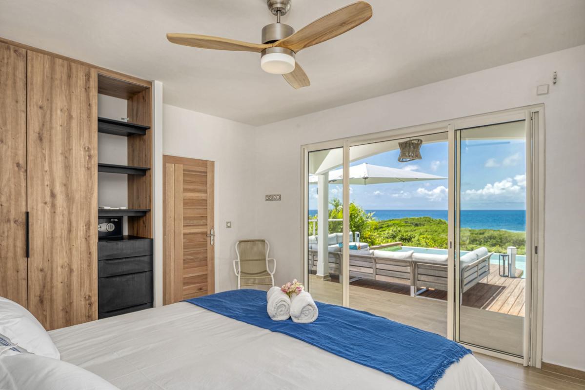 12.Location villa 5 chambres piscine vue mer Le Gosier Guadeloupe_Suite vue mer